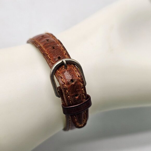 Vintage Guess Womens Watch With Brown Leather Strap Gold-Tone Case - Picture 3 of 7